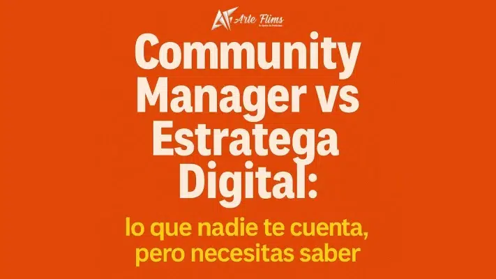 Comparación visual entre Community Manager y Estratega Digital con frases clave de marketing